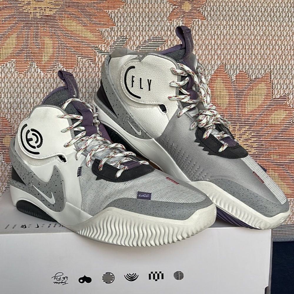 Nike Air Deldon "Together 
We Fly" Men’s
Basketball Shoe
Summit White/Pale Ivory - Picture 4 of 16